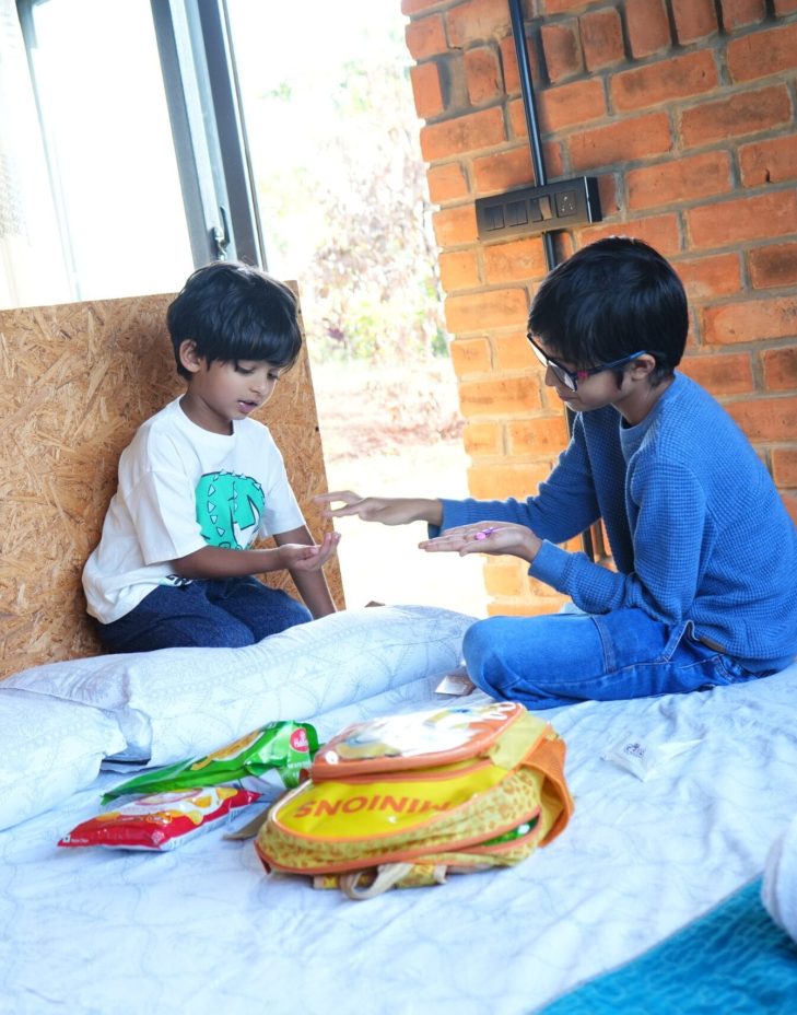 kids-enjoying-cottage